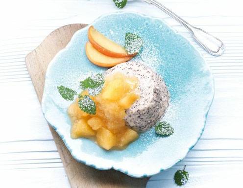 Mohn-Grieß-Pudding mit Apfelkompott