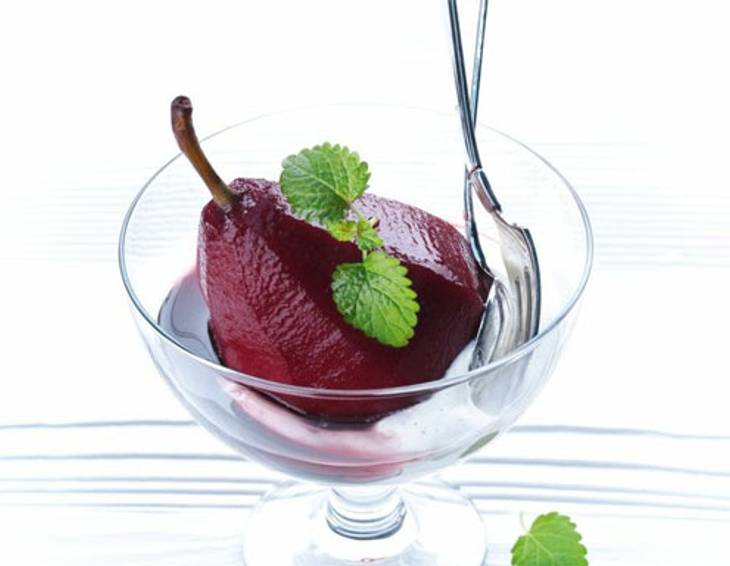 Pochierte Rotweinbirnen mit Vanillecreme aus dem Dampfgarer Pochierte Rotweinbirnen mit Vanillecreme aus dem Dampfgarer