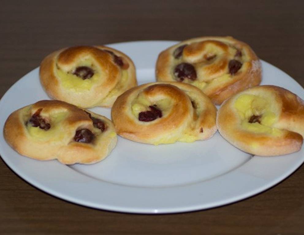 Puddingschnecken mit Kirschen Puddingschnecken mit Kirschen