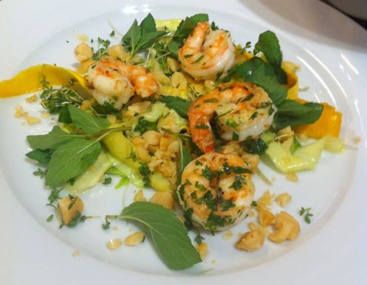 Garnelen-Zucchini-Chili-Salat mit Aarons „Speed Dressing" Garnelen-Zucchini-Chili-Salat mit Aarons „Speed Dressing"