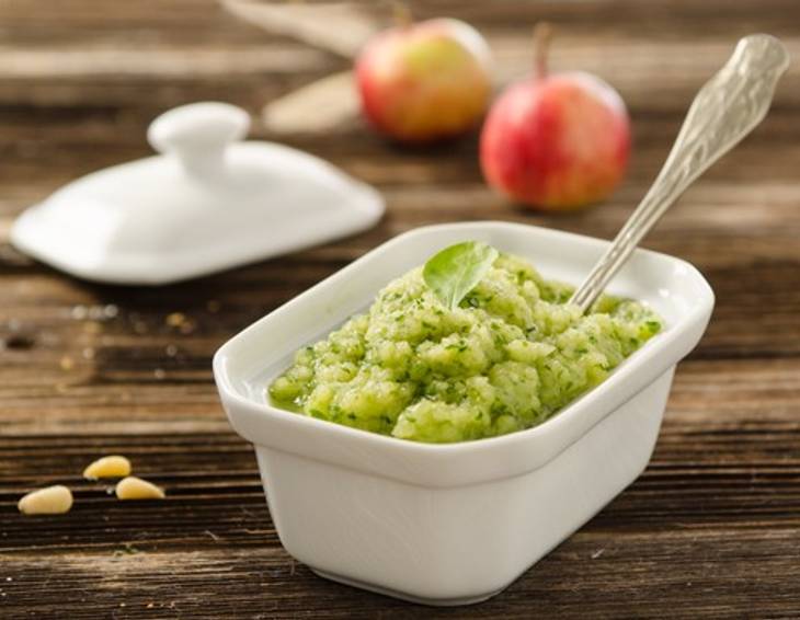 Apfel-Vogerlsalat-Pesto