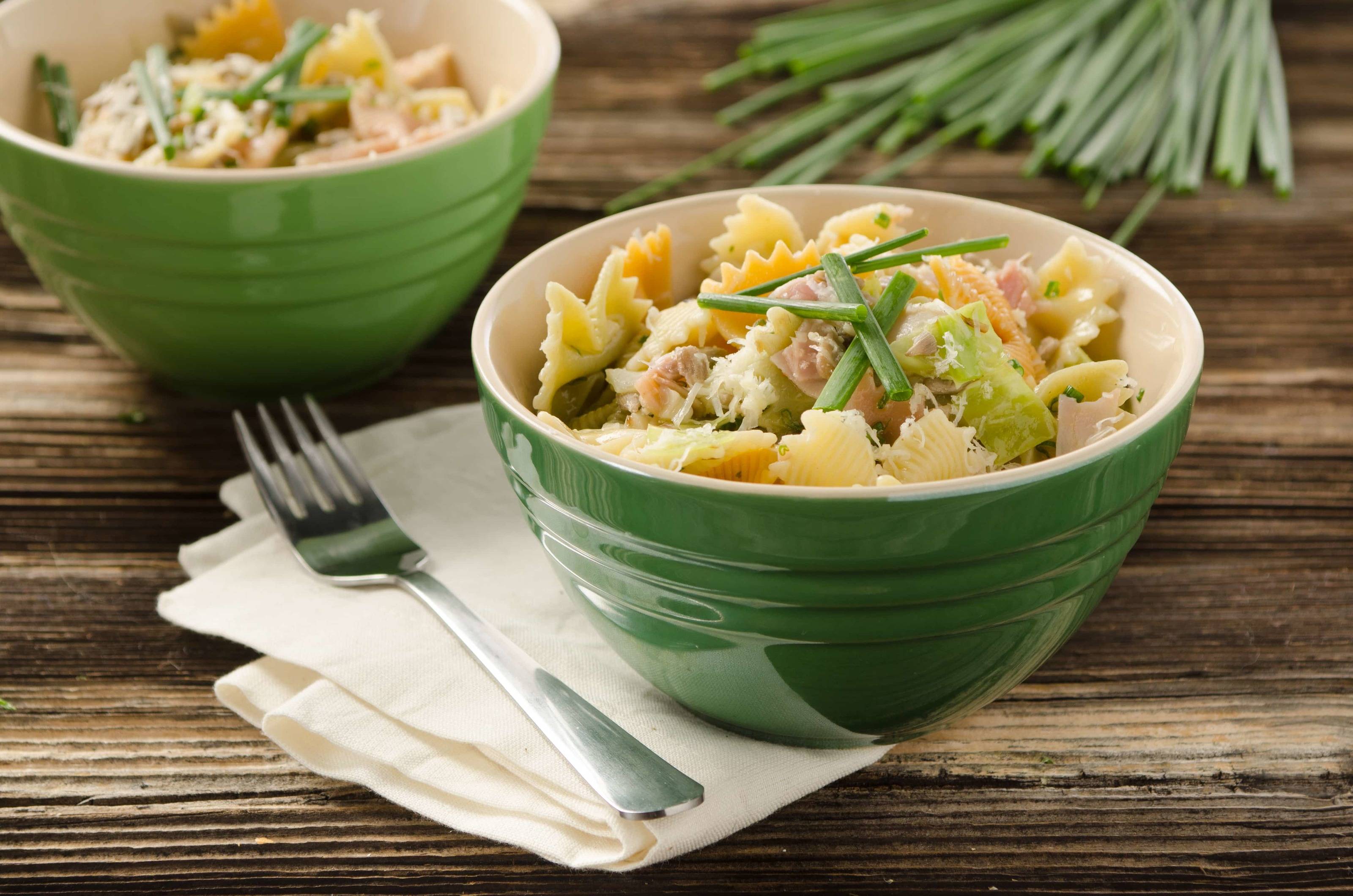 Bunte Farfalle mit Kraut & Käse