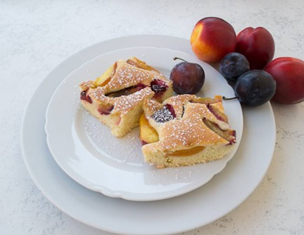 Nektarinen-Zwetschkenkuchen vom Blech Nektarinen-Zwetschkenkuchen vom Blech