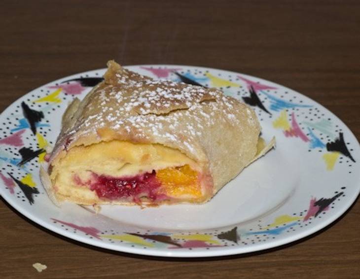 Marillen-Himbeerstrudel