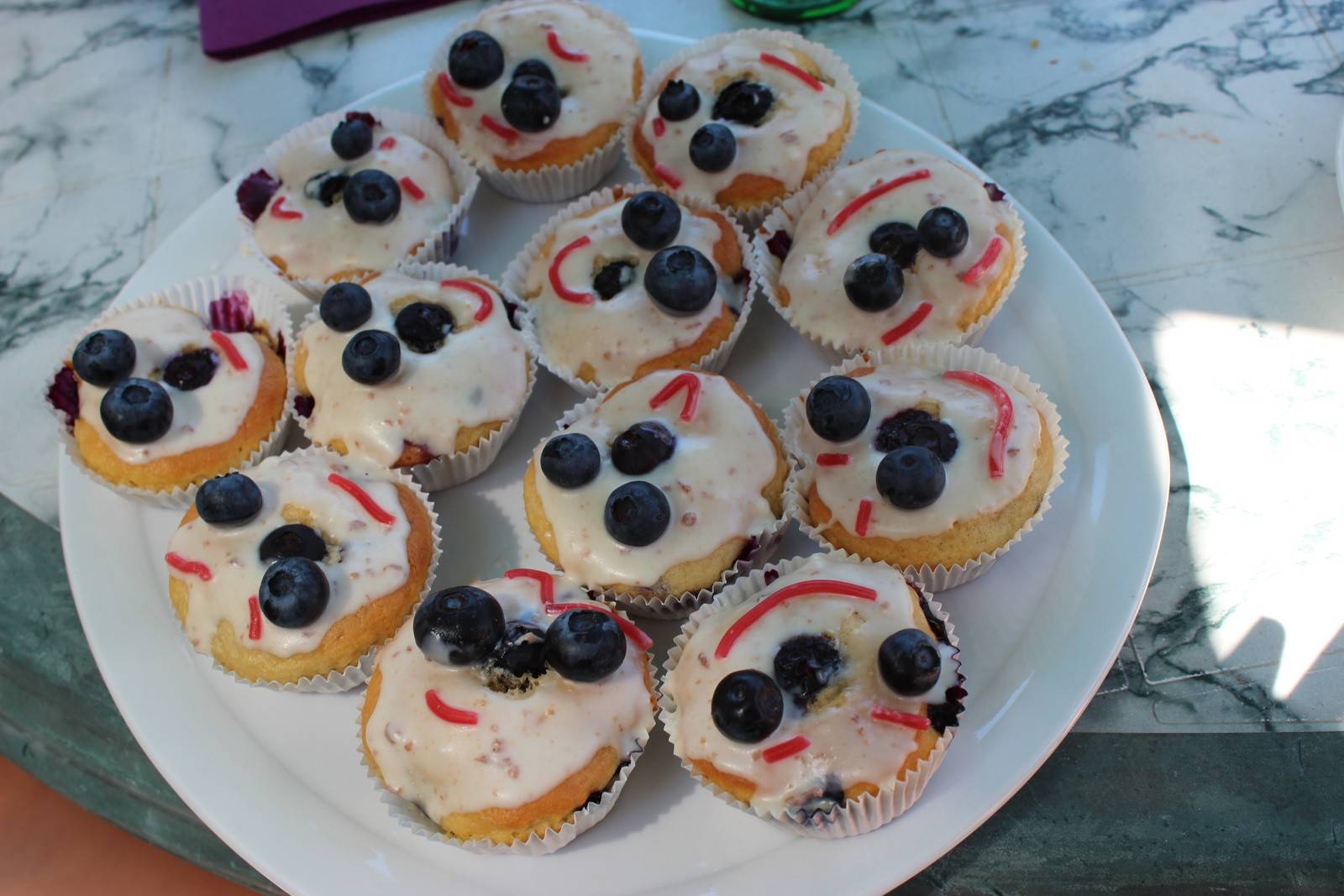 Heidelbeer-Cupcake-Smileys