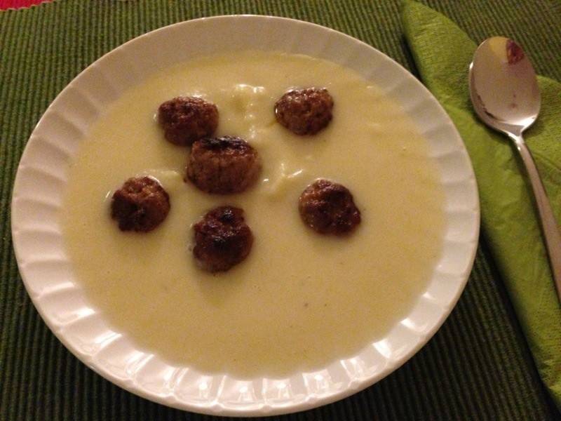 Erdäpfel-Karfiol-Suppe mit Fleischbällchen Rezept - ichkoche.de Erdäpfel-Karfiol-Suppe mit Fleischbällchen Rezept - ichkoche.de