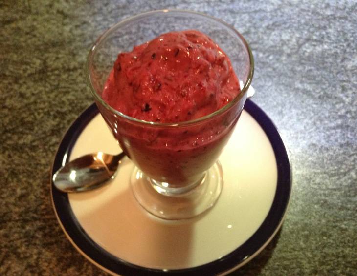 Beeren-Joghurt-Eis Beeren-Joghurt-Eis