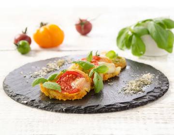 Parmesan-Thymian-Kekse mit Basilikum und Mozzarella