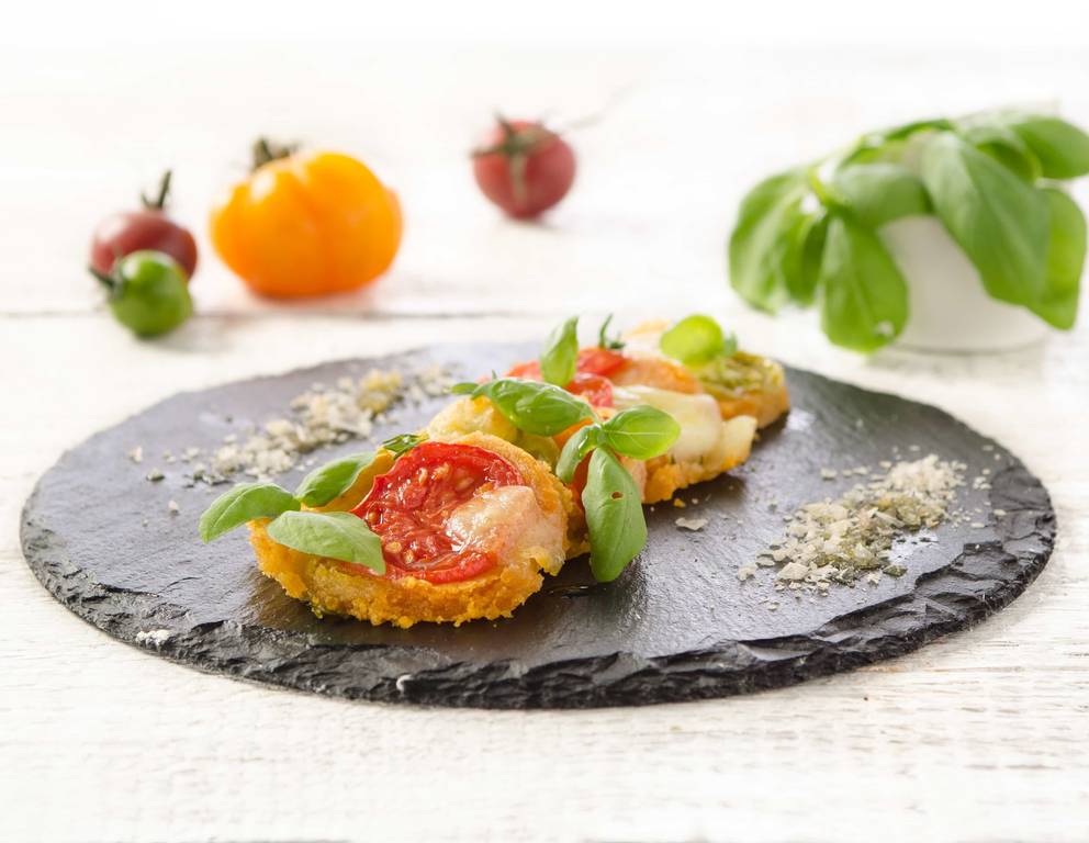 Parmesan-Thymian-Kekse mit Basilikum und Mozzarella Parmesan-Thymian-Kekse mit Basilikum und Mozzarella