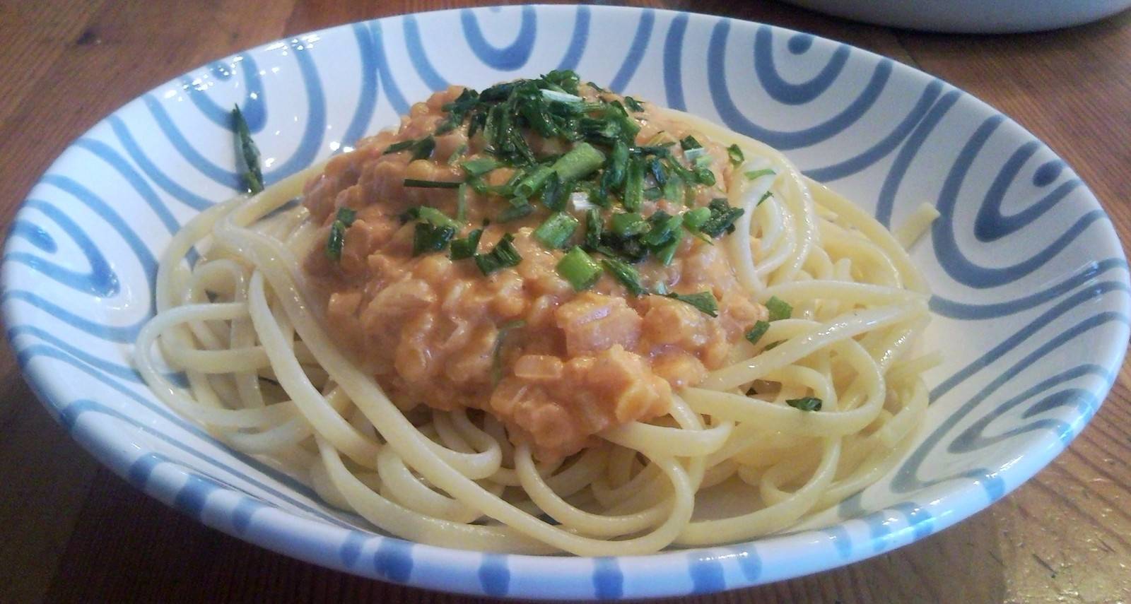 Spaghetti mit roter Linsensauce