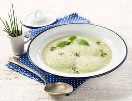 Rahmsuppe mit Kräutern Rahmsuppe mit Kräutern