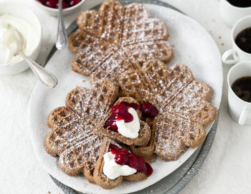 Sacherwaffeln mit Kirschen