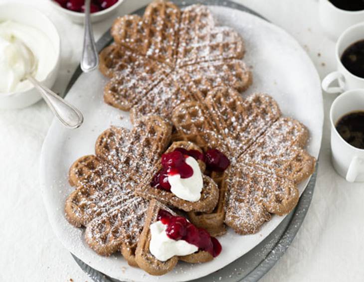 Sacherwaffeln mit Kirschen