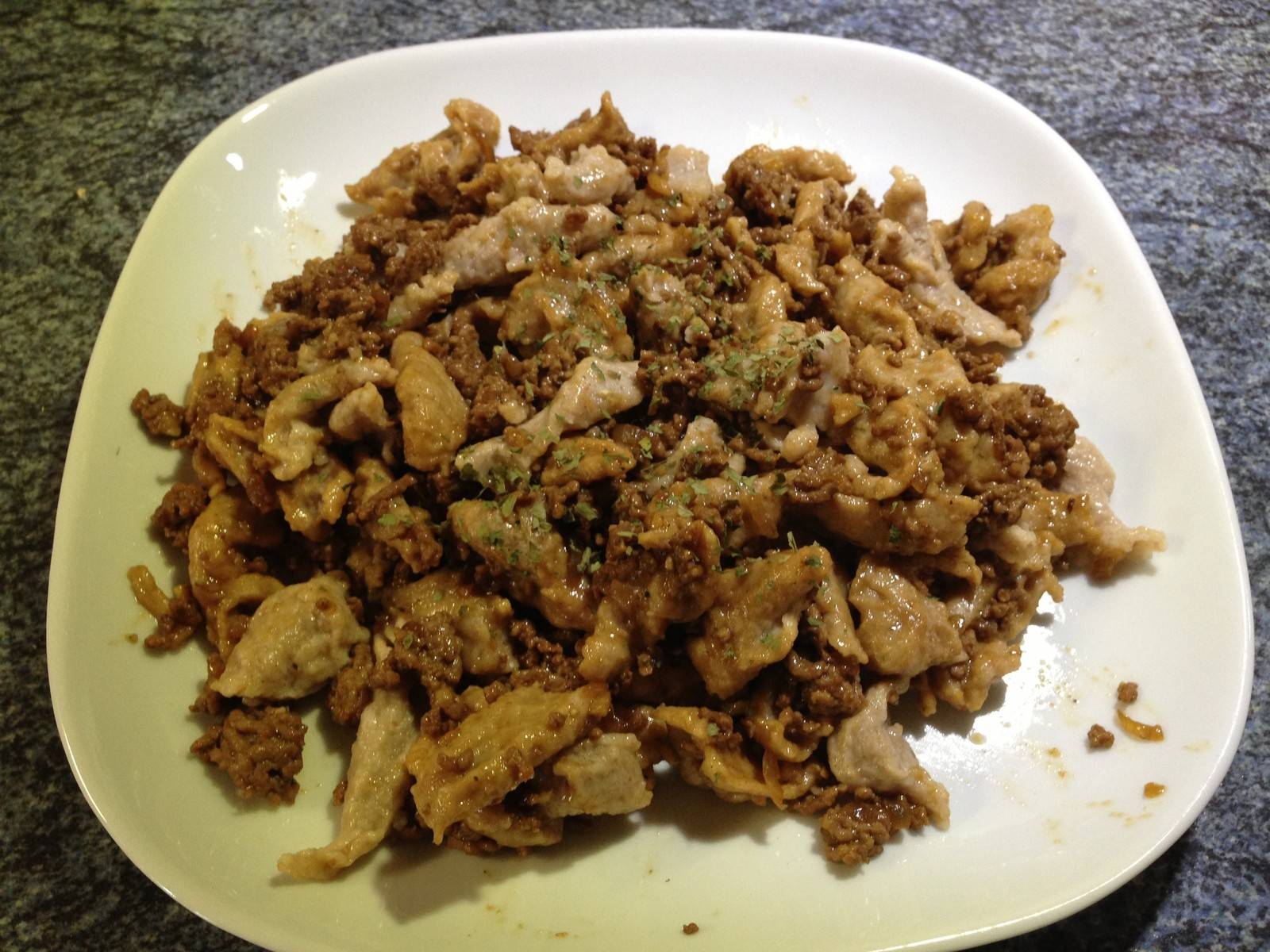 Haschee-Dinkelvollkorn-Nockerl Rezept - ichkoche.de Haschee-Dinkelvollkorn-Nockerl Rezept - ichkoche.de