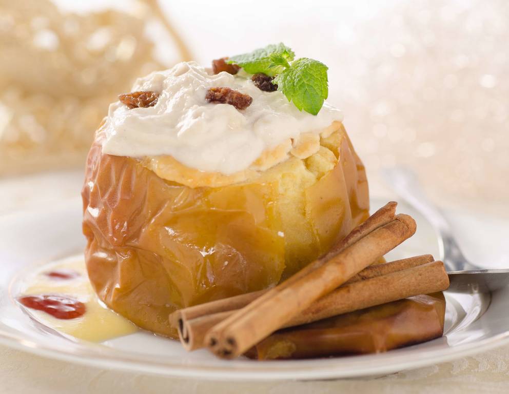 Knusper-Bratapfel mit Rum-Rosinen Knusper-Bratapfel mit Rum-Rosinen