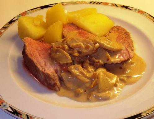 Schweinefiletsteaks mit Calvados-Apfel-Sauce