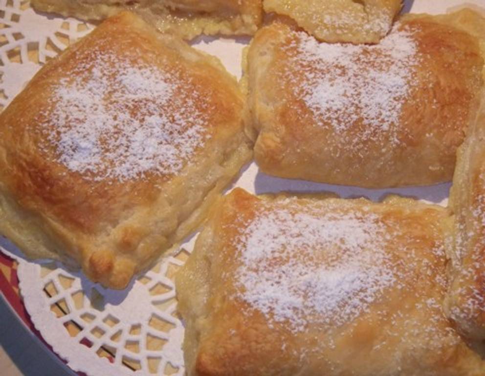 Plundertascherl mit Weingartenpfirsich und weißer Schokolade Plundertascherl mit Weingartenpfirsich und weißer Schokolade