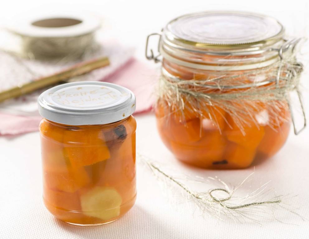 Eingelegter Kürbis mit Ingwer und Zimt Eingelegter Kürbis mit Ingwer und Zimt