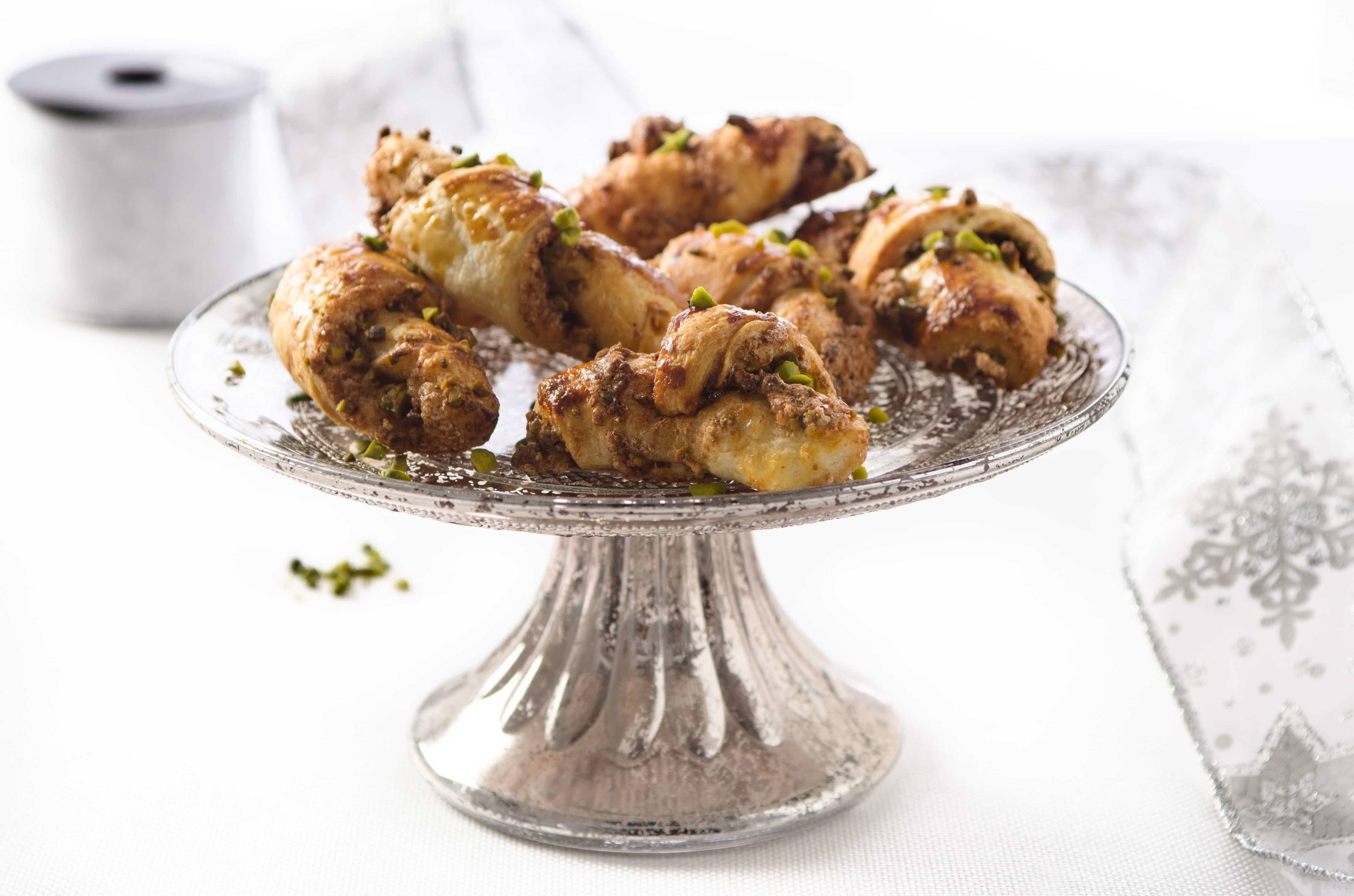 Nusskipferl mit Pistazien Rezept