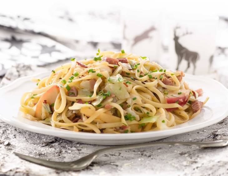 Winterliches Nudelgröstl mit Kraut und Speck Winterliches Nudelgröstl mit Kraut und Speck