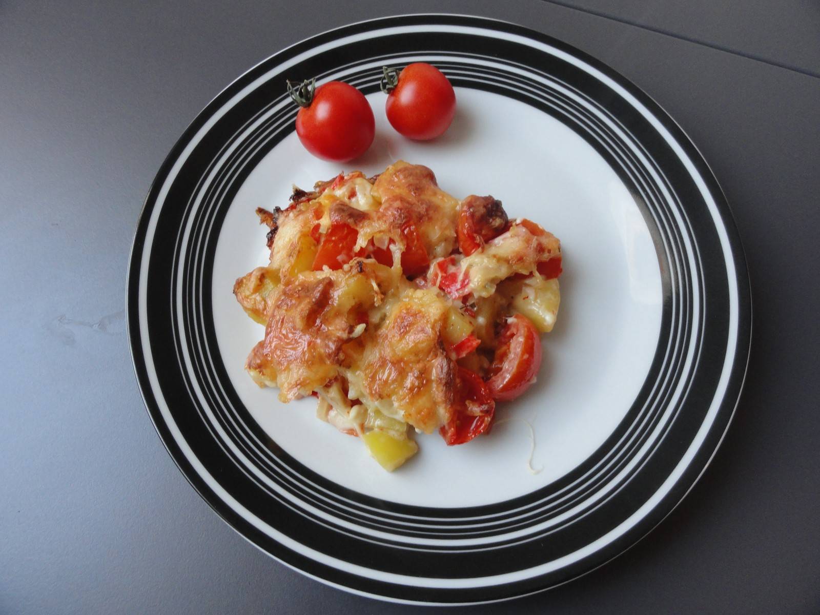 Tomaten-Erdäpfel-Gratin