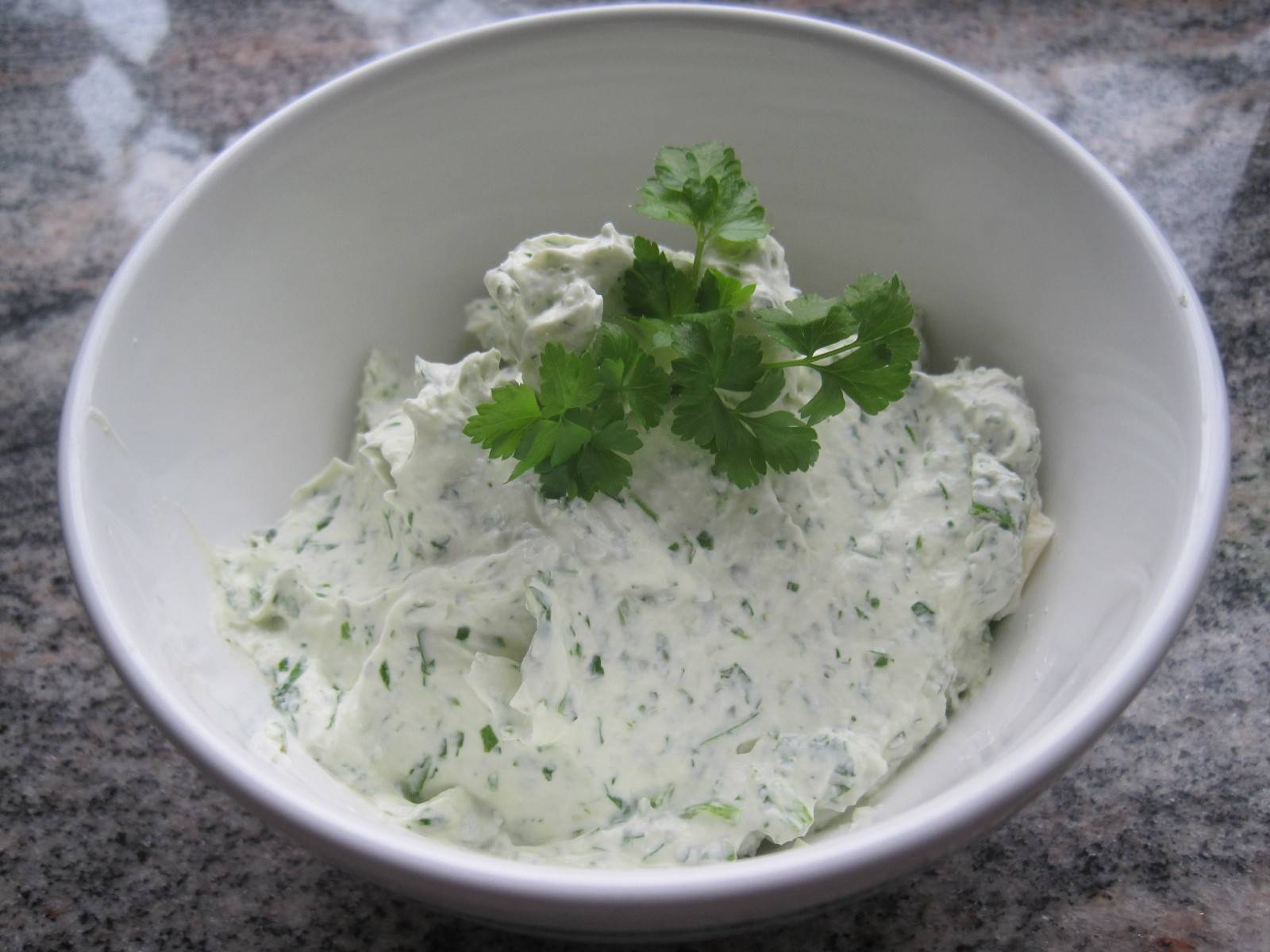 Petersilie-Knoblauch-Aufstrich Rezept - ichkoche.de Petersilie-Knoblauch-Aufstrich Rezept - ichkoche.de