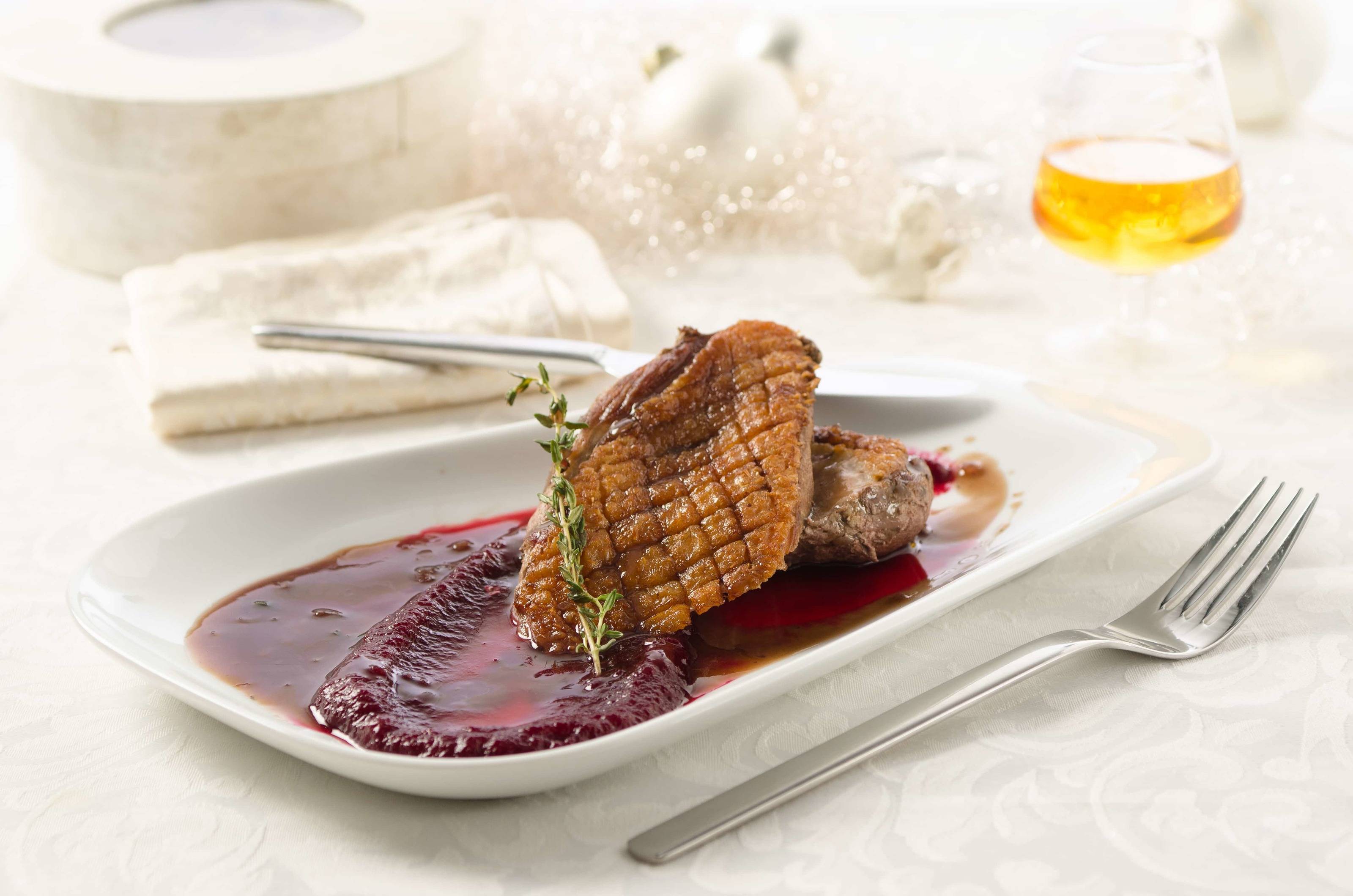 Entenbrust mit Rote-Rüben-Püree und Thymian-Schalotten-Jus