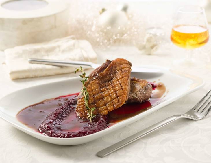 Entenbrust mit Rote-Rüben-Püree und Thymian-Schalotten-Jus Entenbrust mit Rote-Rüben-Püree und Thymian-Schalotten-Jus