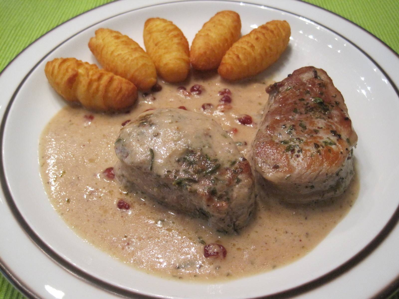 Schweinsmedaillons in Preiselbeersauce