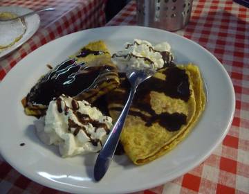 Crepes mit Schoko-Nuss-Fülle Crepes mit Schoko-Nuss-Fülle