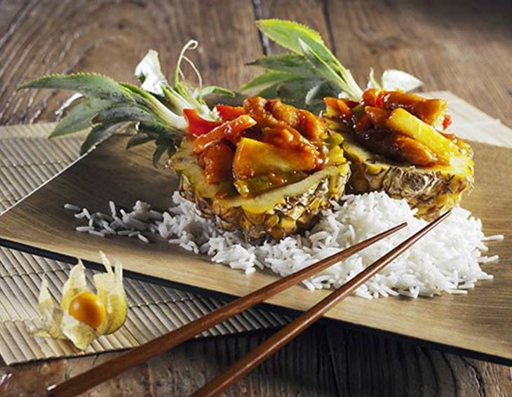 Süßsaure Hühnerbrust in Ananas Süßsaure Hühnerbrust in Ananas
