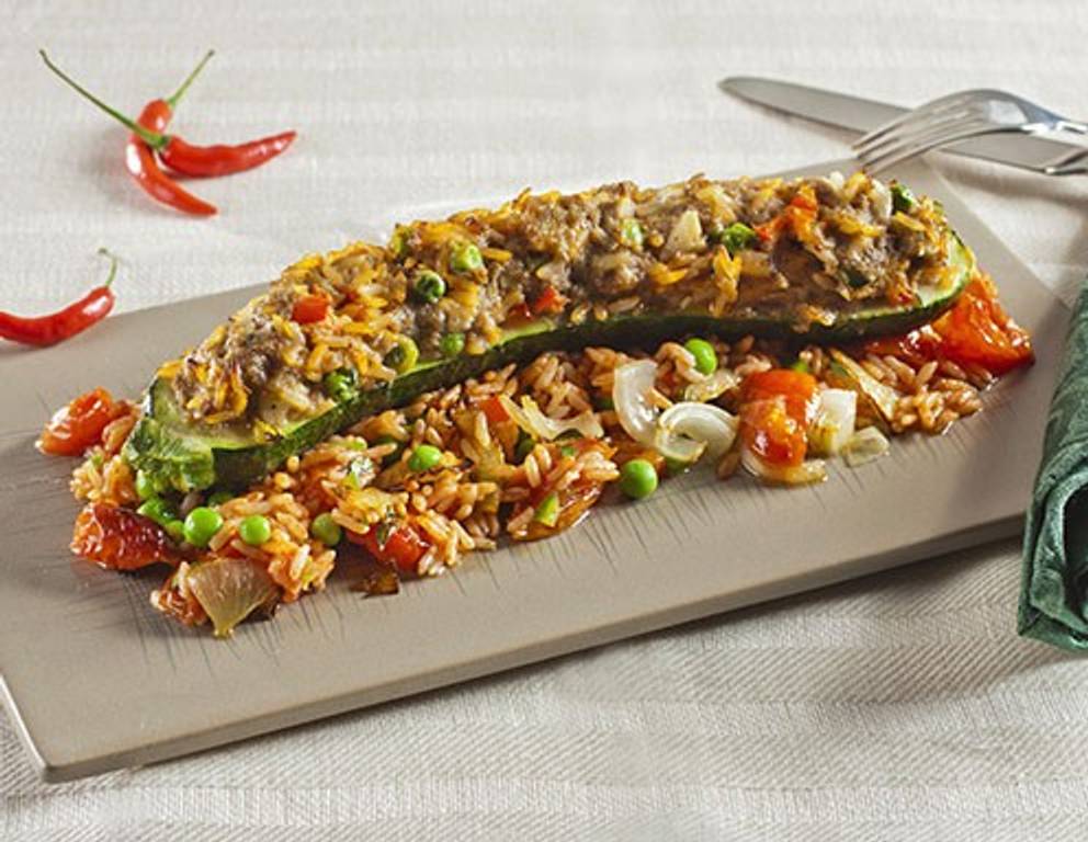 Gefüllte Zucchini mit Reis und Faschiertem Gefüllte Zucchini mit Reis und Faschiertem