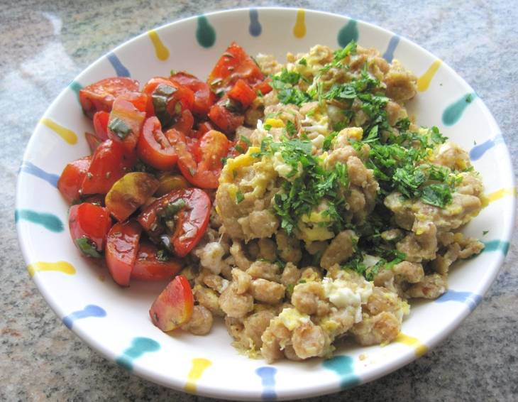 Dinkel-Vollkorn-Eiernockerl mit Paradeissalat