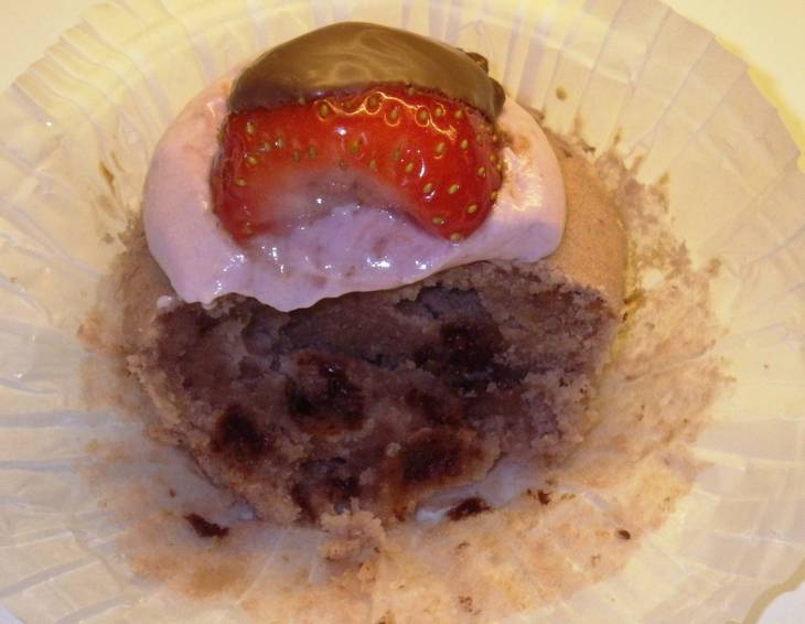 Erdbeer-Schokostückchen-Cupcakes Erdbeer-Schokostückchen-Cupcakes