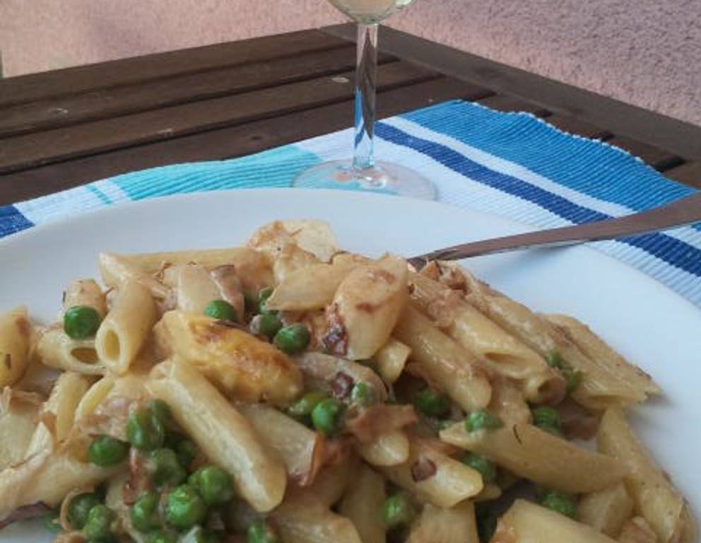 Schinken-Rahm-Penne mit Erbsen an Spargelragout Schinken-Rahm-Penne mit Erbsen an Spargelragout