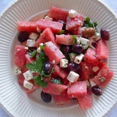 Tel-Aviv-Salat (Salat mit Melone, Schafkäse und Oliven)