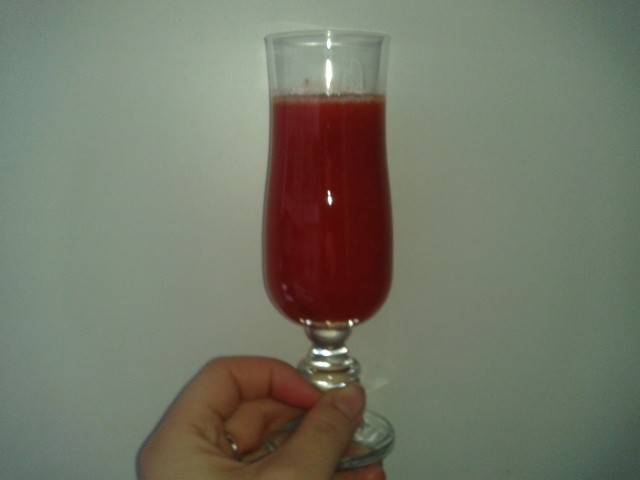 Schneller Erdbeerlikör Rezept - ichkoche.de Schneller Erdbeerlikör Rezept - ichkoche.de