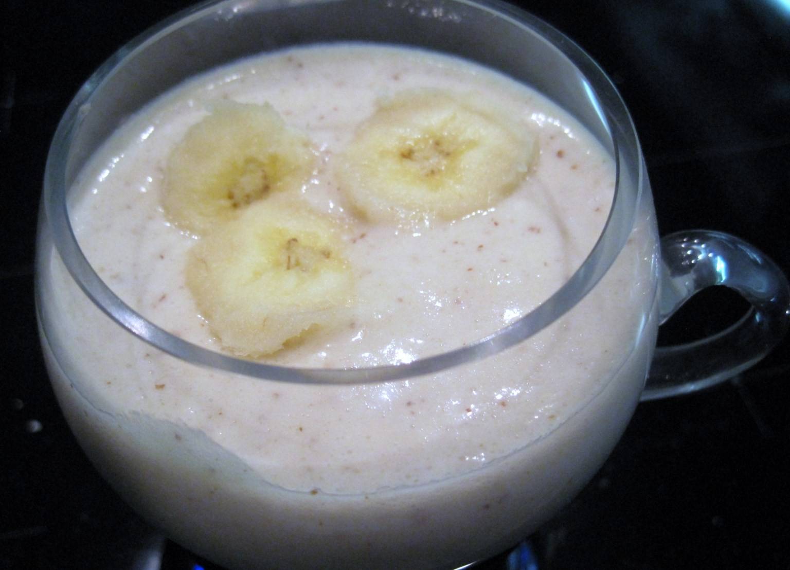 Veganer Bananen-Mandel-Milchshake