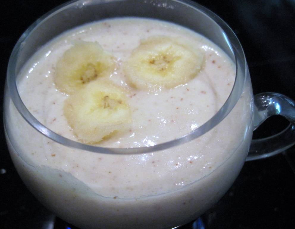 Veganer Bananen-Mandel-Milchshake Veganer Bananen-Mandel-Milchshake
