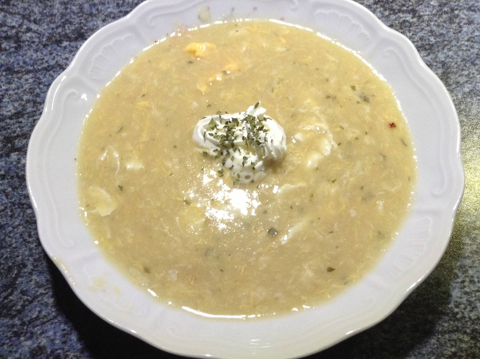 Panadelsuppe mit Ei