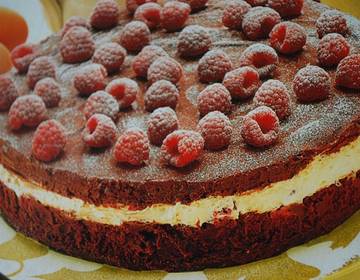 Schokoladentorte mit Himbeeren Schokoladentorte mit Himbeeren