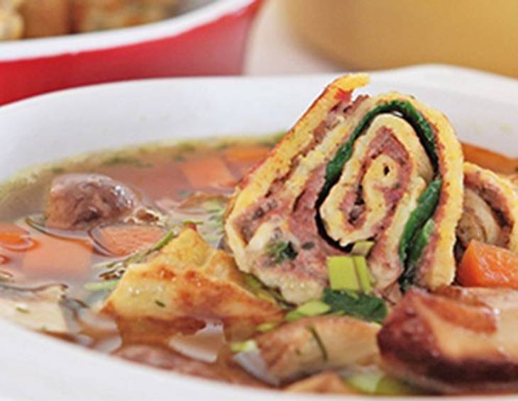 Pilzsuppe mit Polenta-Palatschinken Pilzsuppe mit Polenta-Palatschinken