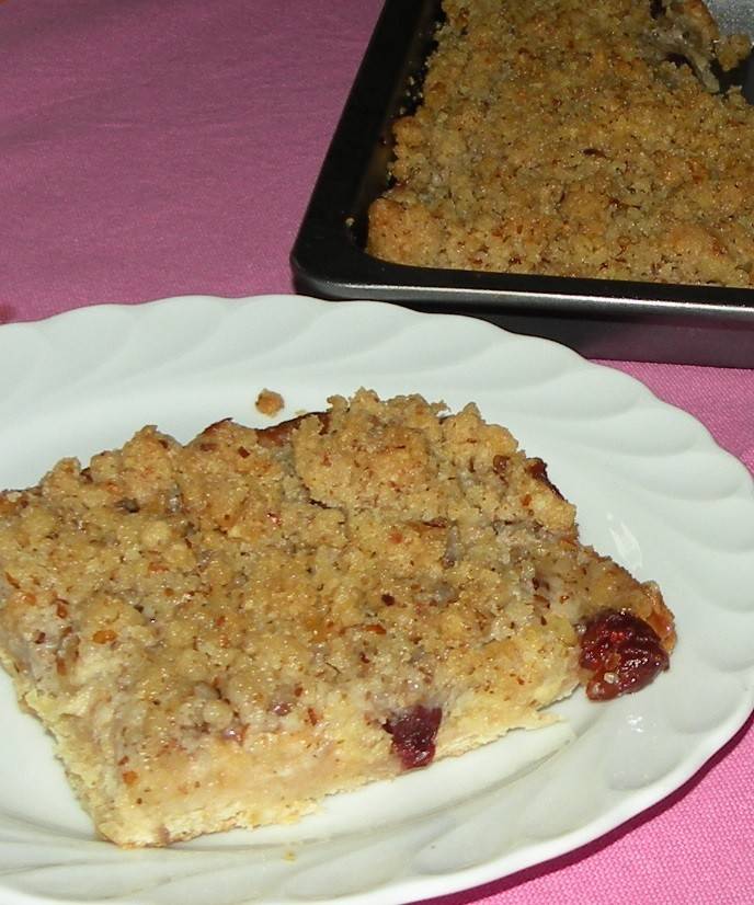 Apfel-Preiselbeer-Streuselkuchen