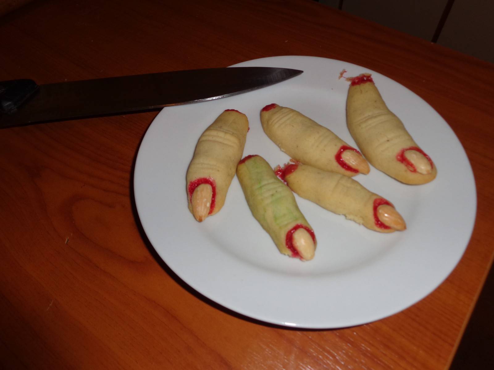 Halloween abgehackte Hexenfinger Rezept - ichkoche.ch Halloween abgehackte Hexenfinger Rezept - ichkoche.ch