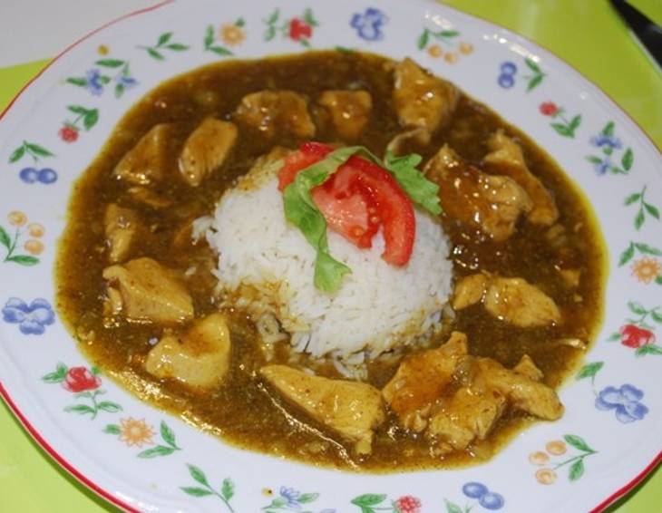 Hühnerfiletstücke in Curry-Soße