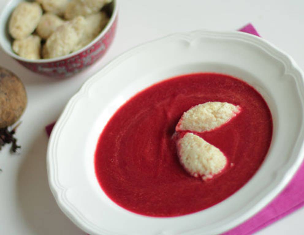 Grießnockerlsuppe mit Roten Rüben Grießnockerlsuppe mit Roten Rüben