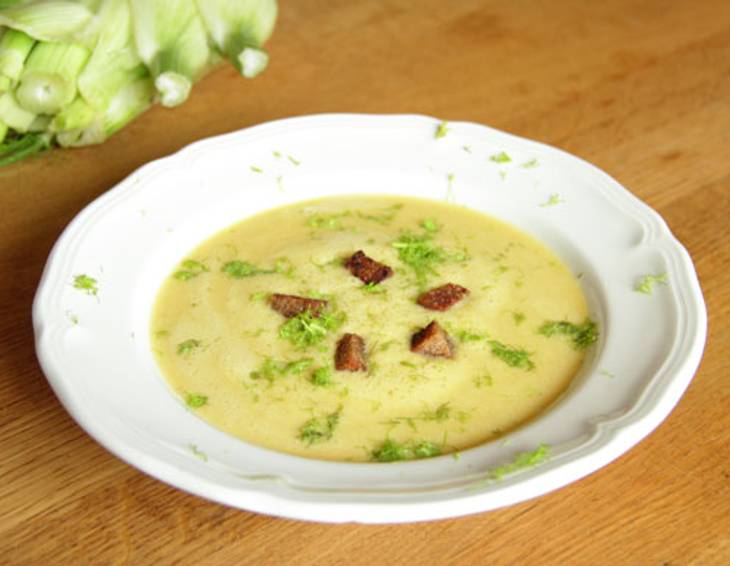 Zucchini-Fenchel-Cremesuppe mit Senf