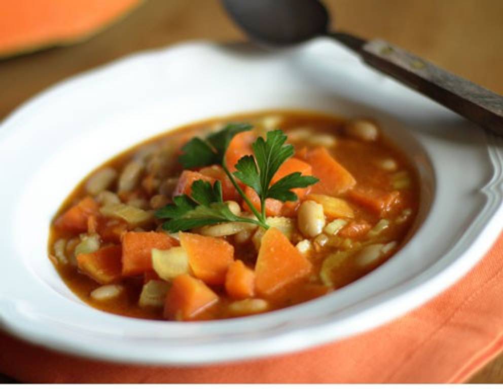 Herzhaftes Kürbis-Bohnen-Gulasch Herzhaftes Kürbis-Bohnen-Gulasch
