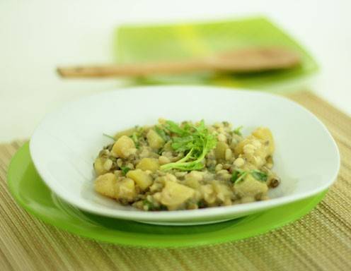 Grünes Kartoffelcurry mit Erbsen Rezept - ichkoche.de