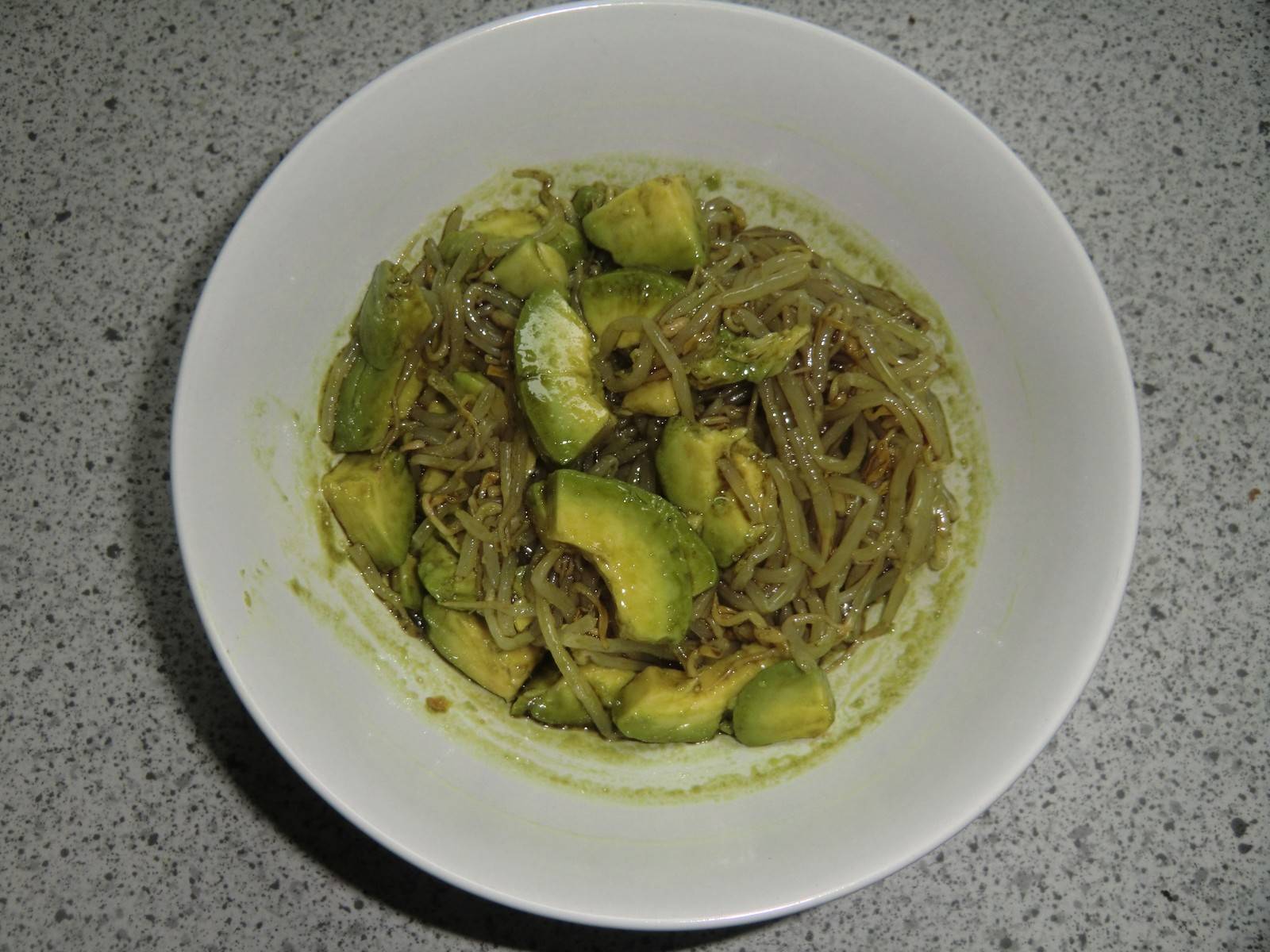 Avocado-Sojasprossen Salat Rezept - ichkoche.ch